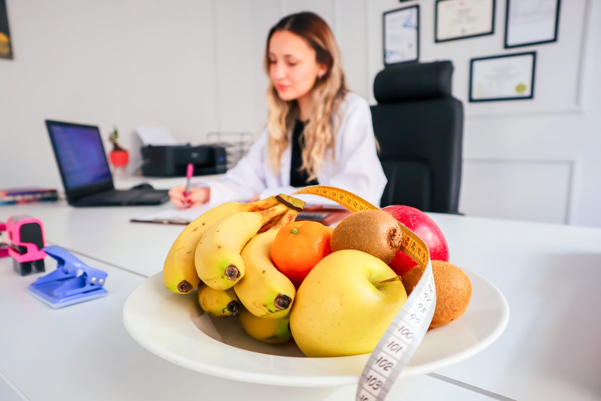 Professional nutritionist consulting with client